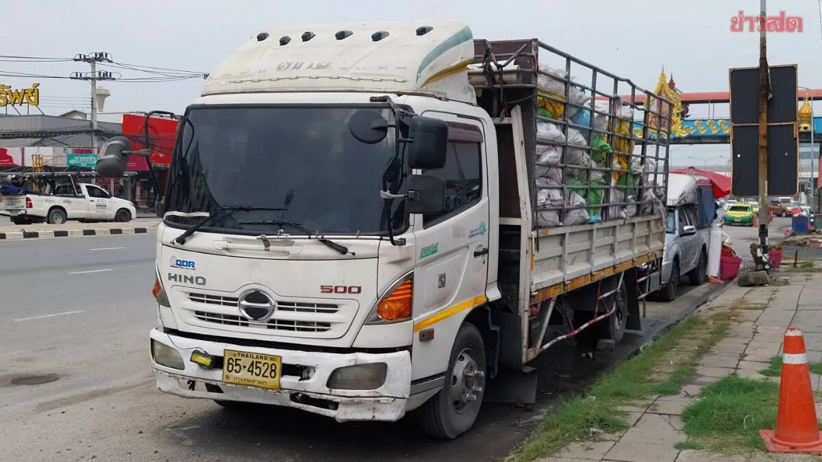 Residents Baffled by Mystery Garbage Trucks Abandoned on Roadside for Years, Owner Unknown